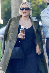 hilary-duff-and-matthew-koma-heading-to-casa-vega-restaurant-in-los-angeles-09-27-2023-3.jpg
