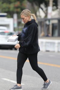 hilary-duff-leaves-joan-on-third-in-los-angeles-09-21-2023-1.jpg