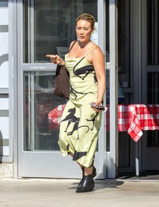 hilary-duff-shopping-at-cvs-in-los-angeles-09-07-2023-6.jpg