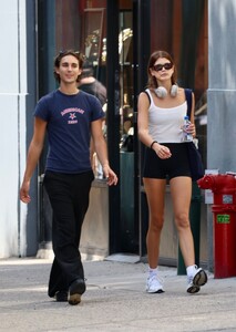 kaia-gerber-and-travis-jackson-out-in-new-york-09-12-2023-1.jpg