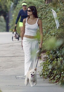 kaia-gerber-out-for-a-dog-walk-in-los-angeles-09-24-2023-3.jpg