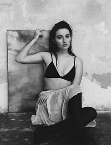 kaitlyn-dever-heroine-magazine-fall-winter-2022-1.jpg