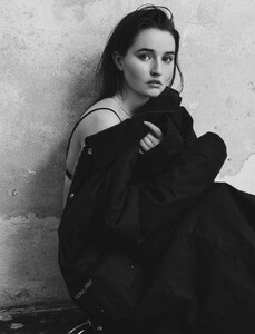 kaitlyn-dever-heroine-magazine-fall-winter-2022-2.jpg