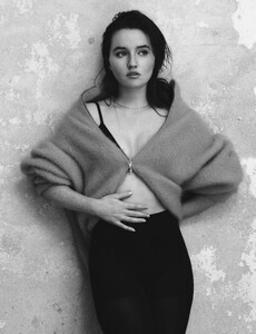 kaitlyn-dever-heroine-magazine-fall-winter-2022-5.jpg