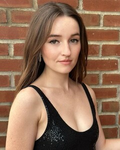 kaitlyn-dever-michael-kors-fashion-show-photo-shoot-september-2023-2.jpg