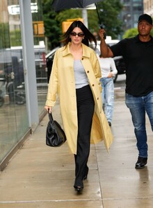 kendall-jenner-out-and-about-in-new-york-09-18-2023-6.jpg
