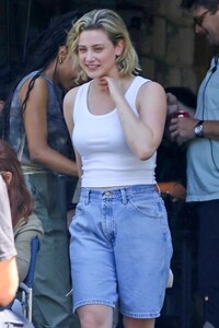 lili-reinhart-on-the-set-of-hal-and-harper-in-los-angeles-09-11-2023-6.jpg
