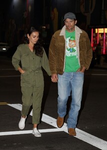 mila-kunis-and-ashton-kutcher-on-a-date-night-at-largo-in-los-angeles-09-27-2023-1.jpg