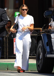 sofia-richie-out-for-lunch-in-beverly-hills-09-18-2023-5.jpg