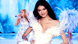 凸(¬‿¬)'s avatar