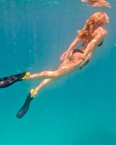 [2023.10.29] doutzen_397006328_362494932782201_1466275334026648182_n.jpg