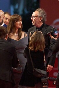 7553843-monica-bellucci-et-tim-burton-premiere-5580x0-2.thumb.jpg.e64b7a670c39c863835a4f22bfe28ad8.jpg