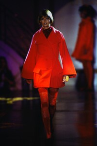 775440248_versace-hc-fw-1993(20).jpg.003ae506988b466f4cd60ceb59c9e338.jpg