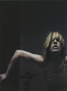 ARCHIVIO-VogueItalia(April2002)-GreatHair!-008.thumb.jpg.50a4d8b0e2a1ac9040e29eff93df1fcb.jpg
