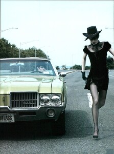 ARCHIVIO-VogueItalia(August2006)-OnTheRoad-001.thumb.jpg.82d5bedb652a310f27ea586f8e9ab545.jpg