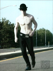 ARCHIVIO-VogueItalia(August2006)-OnTheRoad-009.thumb.jpg.1c67cc33486d6f9d162b2464a931d2d7.jpg