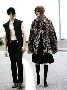 ARCHIVIO-VogueItalia(August2006)-OnTheRoad-011.thumb.jpg.4d1c58fb4ee5e35bfefc0b28fb20412b.jpg