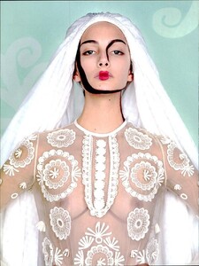 ARCHIVIO-VogueItalia(June2006)-ThePoeticAllure-013.thumb.jpg.9da33c96898e531d8e4212af245c6d21.jpg