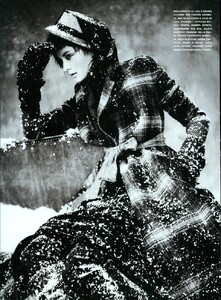ARCHIVIO-VogueItalia(November2006)-ADramaticLook-003.thumb.jpg.97fd1b95c45c08f0d0d125d834c545d8.jpg