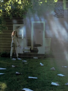 ARCHIVIO-VogueItalia(September2007)-Suggestions-002.thumb.jpg.1195f713793fa42fb36db21f78497727.jpg