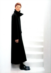 Avedon_Max_Mara_Fall_Winter_1998_99_02.thumb.png.861093f88110502817a0325c7d7e055b.png