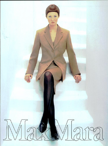 Avedon_Max_Mara_Fall_Winter_1998_99_05.thumb.png.10548c30888d42fa0dbdec72b821abad.png