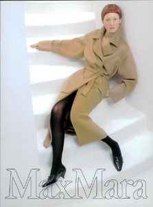 Avedon_Max_Mara_Fall_Winter_1998_99_06.thumb.png.678a4f1e39580ab7c2dc3dc05e2be0de.png