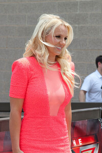 BRITNEY-SPEARS-at-X-Factor-Auditions-in-Texas-6.jpg