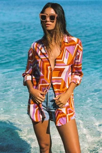 Beach-Shirt-In-Disco-Geo_0370.webp