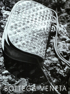 Bottega_Veneta_Fall_Winter_1998_99_04.thumb.png.8f5f12ae6f5e1c188e011388530537cc.png