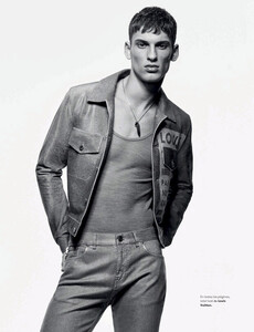 David-Trulik-LOfficiel-Spain-Brett-Lloyd-01.thumb.jpg.bf611abbb25dcc076883d2db6bfbfe17.jpg