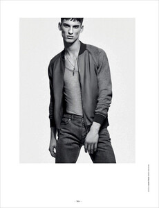 David-Trulik-LOfficiel-Spain-Brett-Lloyd-03.thumb.jpg.c38ff05ba45de1b28389790de54f0ea9.jpg