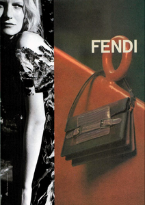 Lagerfeld_Fendi_Fall_Winter_1998_99_01.thumb.png.7bba8a3fb02d0196faf0eb0713148d26.png