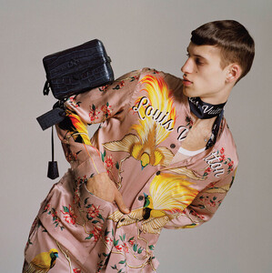 Louis-Vuitton-Brett-Lloyd-VMAN-01.thumb.jpg.9348fd4404709406fd925f5da81a39e8.jpg