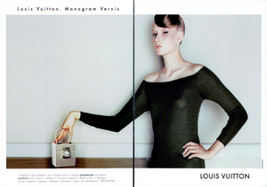 Louis_Vuitton_Fall_Winter_1998_99_01.thumb.png.7efbb0643d226cc8781e75c841c03339.png