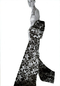 Meisel_Dolce__Gabbana_Fall_Winter_1998_99_06.thumb.png.0aa0829b07549c7c7fc06a3f7f43d172.png