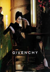 Meisel_Givenchy_Fall_Winter_1998_99_01.thumb.png.c503ca1445ad9be7a67b1aaca17d6103.png