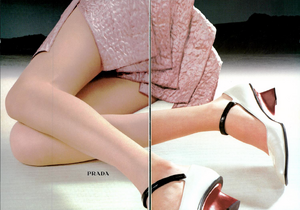 Schoerner_Prada_Fall_Winter_1998_99_02.thumb.png.0a8707f98210adb1b164f03f46e4ccd4.png