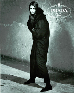 Watson_Prada_Fall_Winter_1990_91_06.thumb.png.dc12f18bd9a2e7e07aba6707022d144d.png