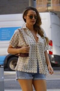 blake-lively-in-denim-shorts-out-in-new-york-09-07-2023-1.jpg