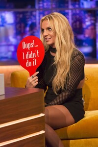 britney-spears-at-jonathan-ross-show-in-london-09-30-2016_12.jpg