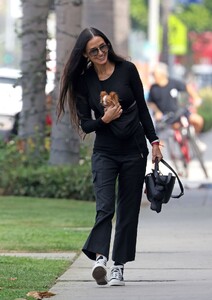 demi-moore-out-with-her-dog-pilaf-in-los-angeles-10-09-2023-4.jpg