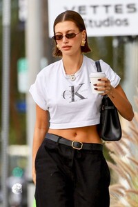 hailey-and-justin-bieber-out-for-coffee-and-breakfast-in-west-hollywood-10-22-2023-0.jpg