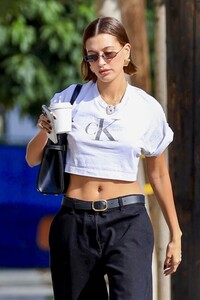 hailey-and-justin-bieber-out-for-coffee-and-breakfast-in-west-hollywood-10-22-2023-1.jpg
