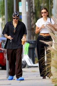 hailey-and-justin-bieber-out-for-coffee-and-breakfast-in-west-hollywood-10-22-2023-9.jpg