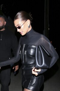 hailey-bieber-out-for-dinner-at-giorgio-baldi-in-santa-monica-10-26-2023-3.jpg