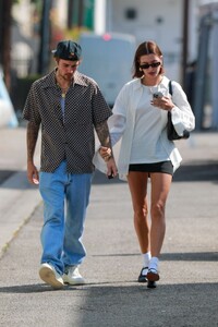 hailey-nad-justin-bieber-out-in-west-hollywood-10-09-2023-3.jpg