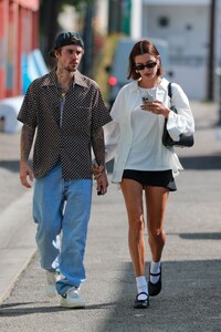 hailey-nad-justin-bieber-out-in-west-hollywood-10-09-2023-5.jpg