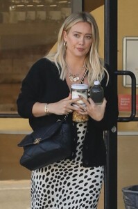 hilary-duff-out-shopping-in-los-angeles-10-06-2023-5.jpg