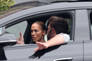 jennifer-lopez-and-ben-affleck-out-and-about-in-los-angeles-09-29-2023-3.jpg